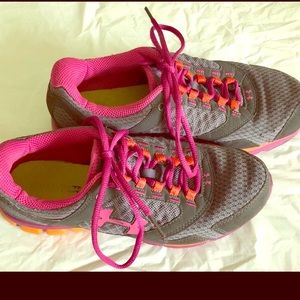 Under Armor tennis shoes